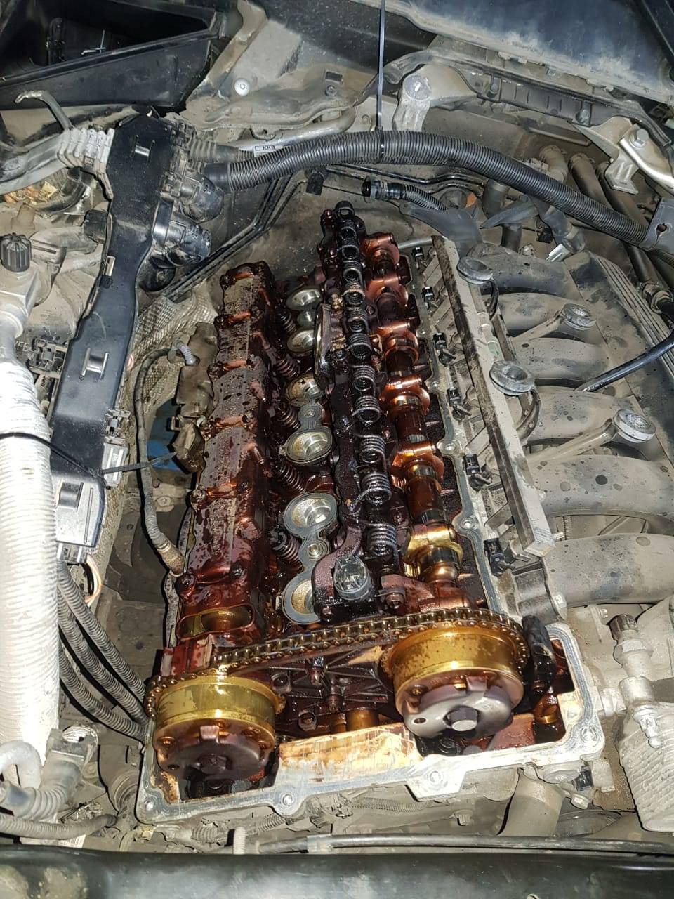 Замена клапанной крышки двигателя N52 на BMW X5 E70 5