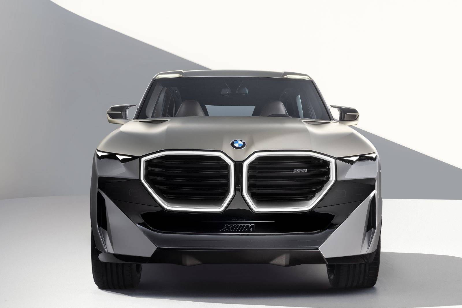 BMW Concept XM - мощнейший в истории BMW M 3