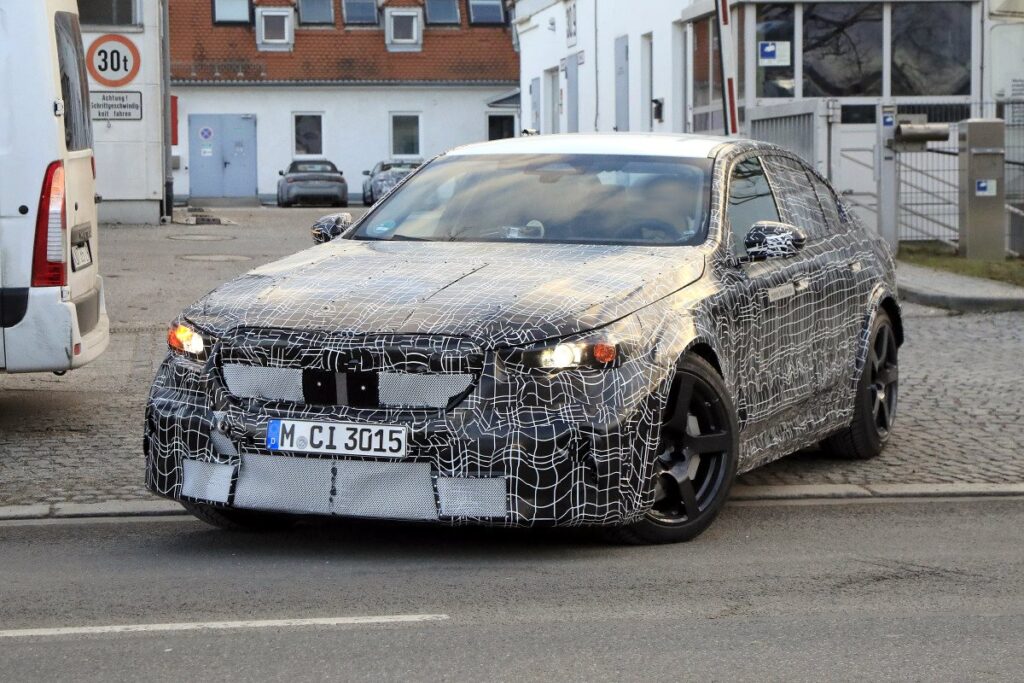 Новое поколение BMW M5 с гибридным приводом