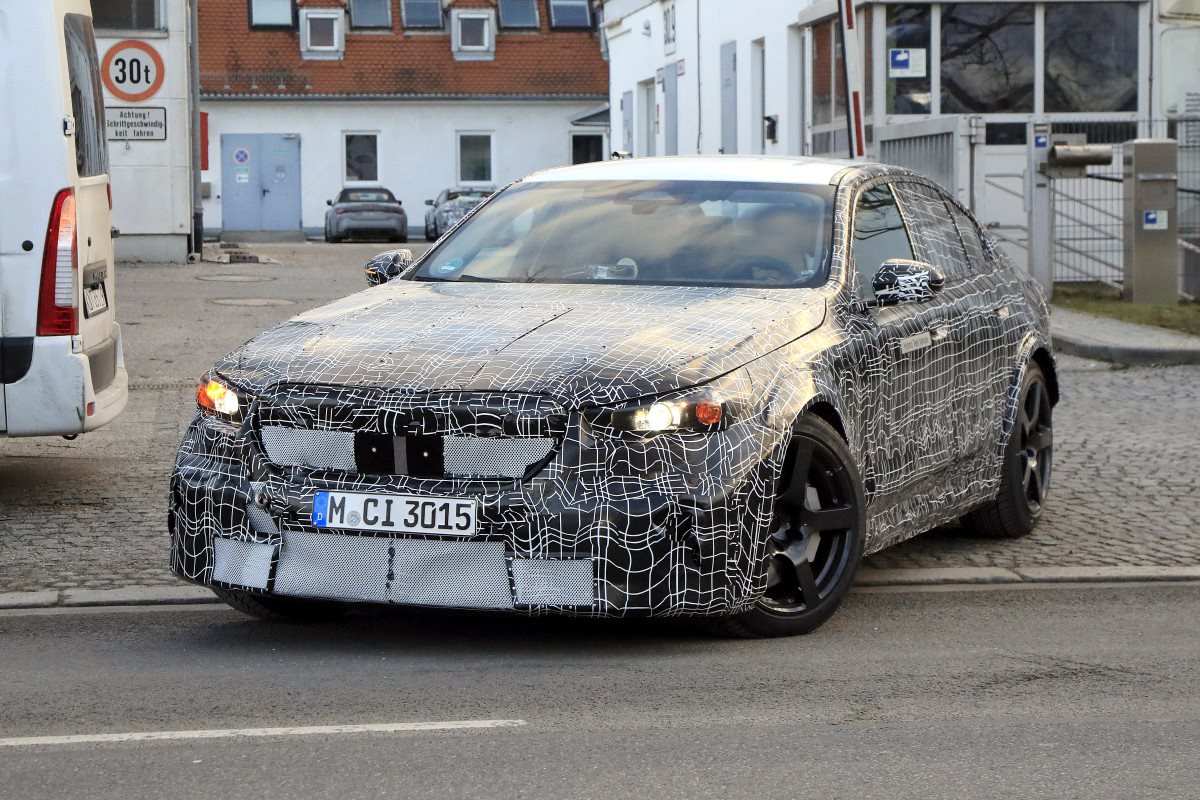 Новое поколение BMW M5 с гибридным приводом 1