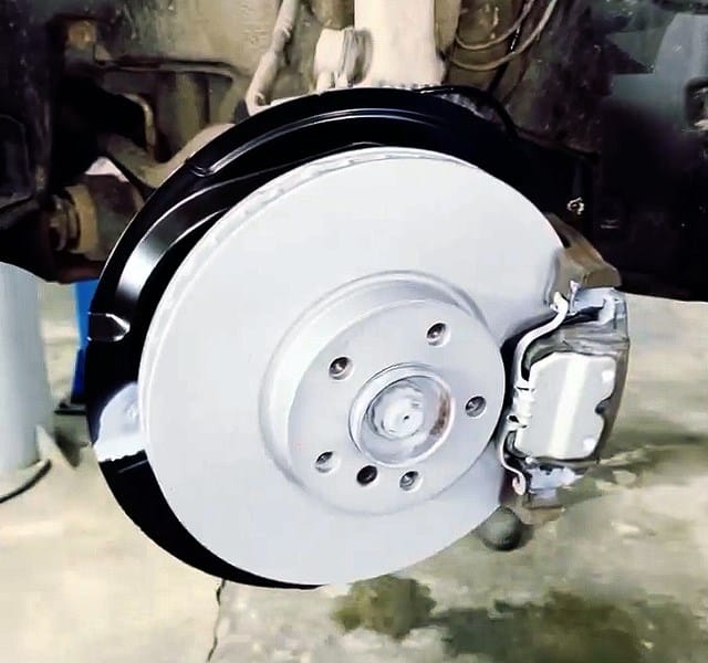 BMW X5 F15: замена тормозных дисков и колодок