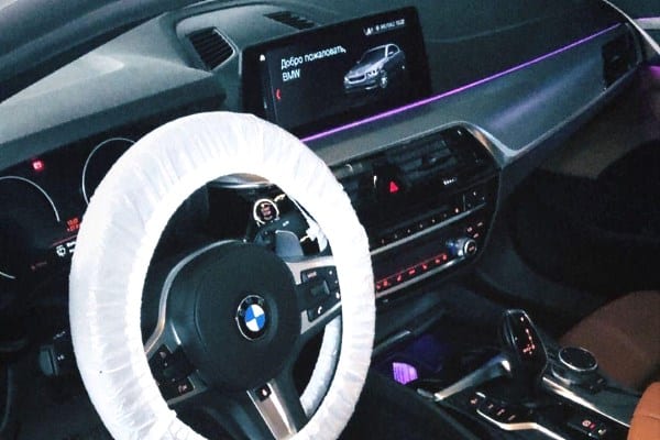 BMW 5 G30: дооснащение LED-панелью и NBT EVO