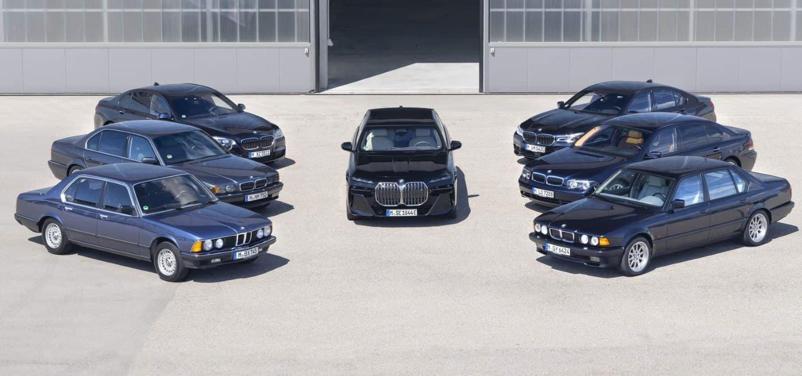 BMW 7 серии - краткая история 7 поколений 11