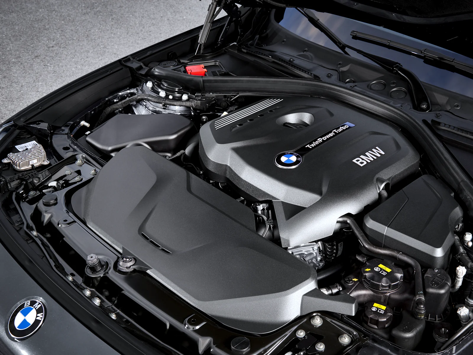 На BMW начали плавать обороты: в чем причина